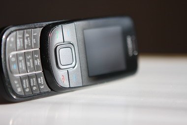 Nokia 3600 slide может стать хорошим подарком на 8 марта.