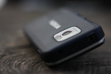 Nokia 7610 supernova имеет камеру 3,2 Mpix с автофокусом, 8-кратным цифровым зумом и двойной диодной вспышкой.