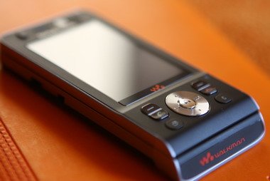 Sony Ericsson W910i музыкальный флагман производителя в последнее время стал самым доступным среди продвинутых.