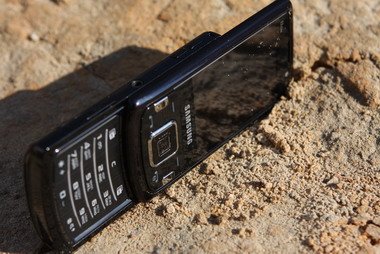 По нашим данным, Samsung i8510 на Урале продают по средней цене 24 300 рублей.