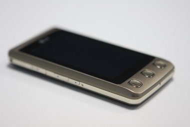 LG одними из первых на рынке стали экспериментировать с сенсорными дисплеями в своих телефонах.