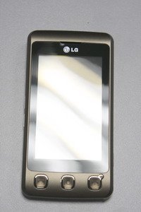 LG KP500 обладает сенсорным дисплеем и стилусом для управления.