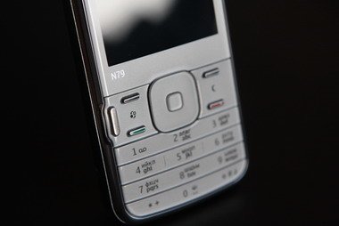 Nokia N79 - музыкальный телефон «все в одном»: GPS, Wi-Fi, камера. 