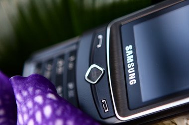 По нашим данным сейчас Samsung S8300 Ultra Touch продается в Челябинске и Екатеринбурге по средней цене 21 400 рублей.
