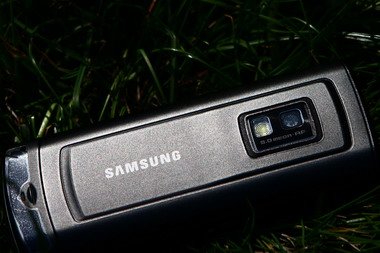 Качество сборки Samsung S7220 Ultra вполне достойное.