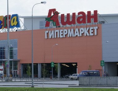 Гипермаркет «Ашан» в Екатеринбурге в торговом комплексе «Мега» на ул. Металлургов.