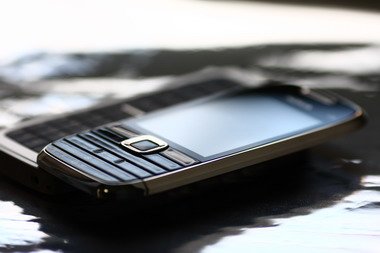 Nokia E75 можно приобрести практически в любом салоне связи или в магазине электроники по средней цене 24 700 рублей.