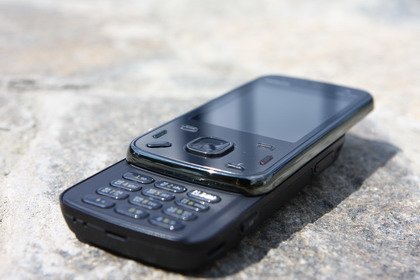 Nokia N86 представляет собой логичное развитие устройств «все в одном» на базе Nokia N95, Nokia N85.
