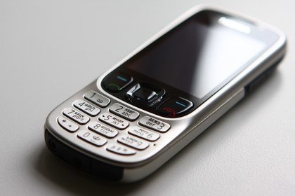 Новый Nokia 6303 уже продается в магазинах по средней цене 7500 рублей.