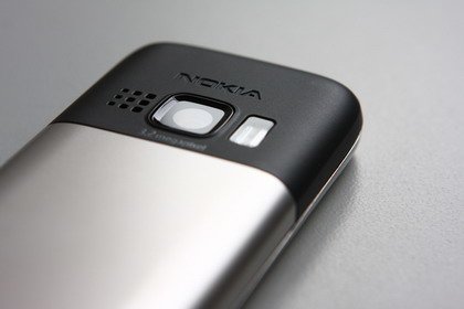 В копилку Nokia 6303 стоит занести качественный дисплей, сбалансированную функциональность и надежный стальной корпус.