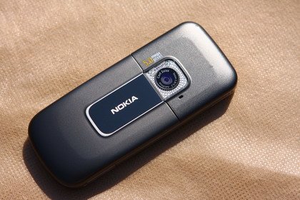 Nokia 6720 обладает встроенной 5-мегапиксельной камерой.