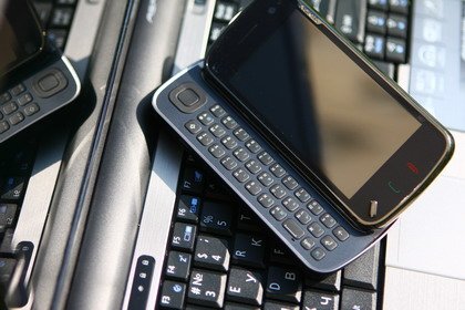 Купить Nokia N97 можно уже сейчас по цене 26 500 рублей на момент публикации.