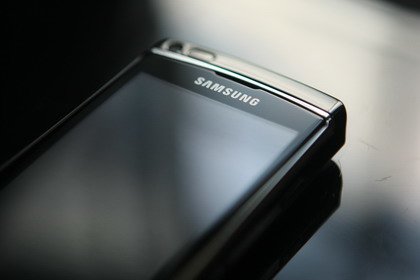 Samsung i8910 HD абсолютно немассовый аппарат, он самобытен.