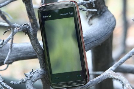 Nokia 5530 Xpress Music – самый доступный смартфон с сенсорным дисплеем от финского производителя.