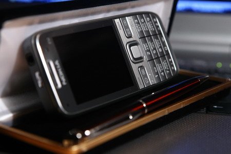 Nokia E52 можно приобрести практически в любом салоне связи или в магазине электроники по средней цене 11 500 рублей.