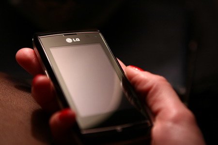 Новый телефон с сенсорныйм дисплеем LG GC900 Viewty Smart.