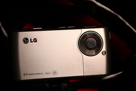 Фотоаппарат с 8 мегапиксельной камерой LG GC900 Viewty Smart.