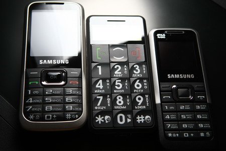 Сравниваем внешность Samsung E1125, Samsung C3060R и ZTE S302.
