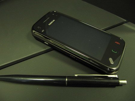 Миниатурная версия популярного коммуникатора Nokia N97.