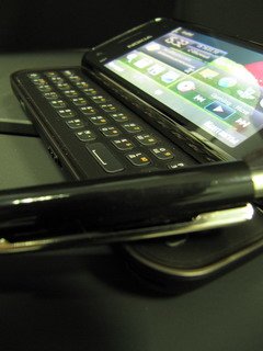 Качество сборки у Nokia N97 mini надежное и субъективно выше, чем у N97.