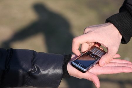 С нового года вступили в действия номы таможенного союза между Россией, Беларусью и Казахстаном в отношении сотовых телефонов, ноутбуков, Bluetooth-гарнитур и другой техники, содержащей алгоритмы шифрования.