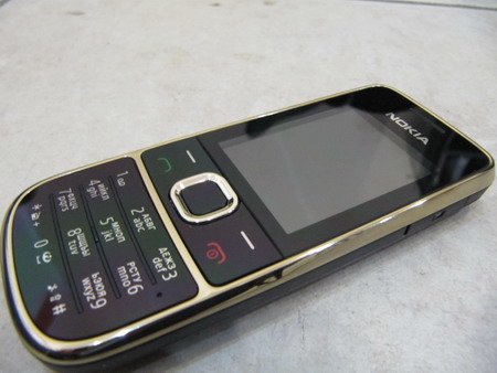 Nokia 2700 уже стал самым настоящим хитом продаж в магазинах.