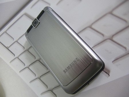 Samsung S3600i – одна из самых востребованных моделей среди раскладушек в ценовой категории до 4 000 рублей.