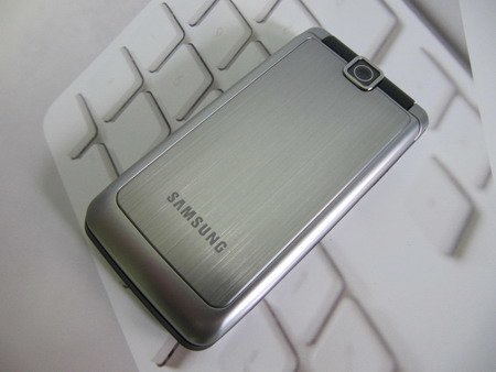 По нашим данным сейчас Samsung S3600i продается в Челябинске и Екатеринбурге по цене 3 500 рублей.