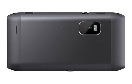 Nokia E7 с обратной стороны.