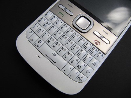 Nokia E5 – достойный выбор по соотношению «цена-качество».