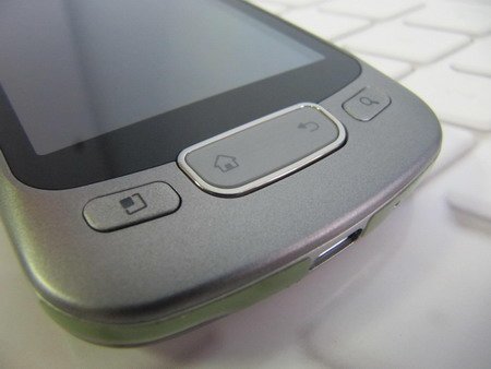 Смартфон LG P500 Optimus One.