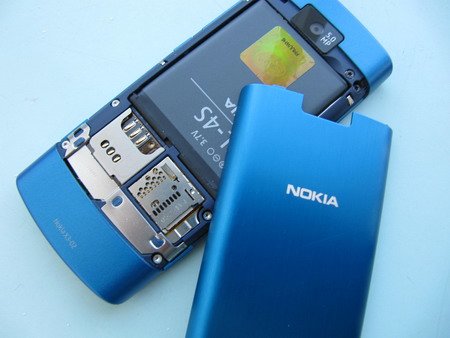 Аккумулятор на Nokia X3-02.