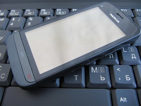 Минималистичный дизайн Nokia C5-03.