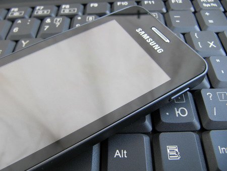 На день публикации Samsung S7230 Wave 723 можно было купить по средней цене 9 990 рублей.