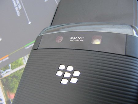 Камера BlackBerry с автофокусом и вспышкой.