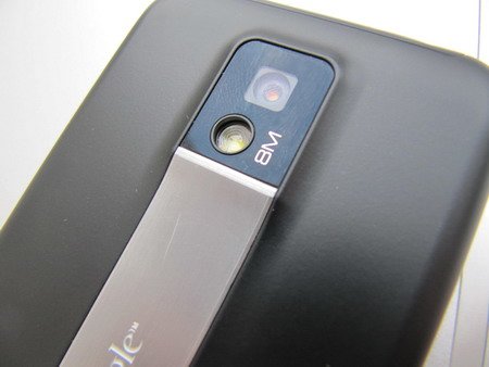 Встроенная камера LG P990 Optimus 2X.