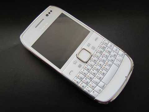 В России начались продажи смартфона Nokia E6.