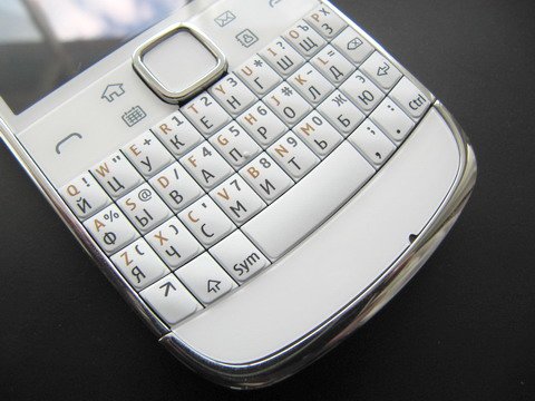 QWERTY-клавиатура смартфона Nokia E6.