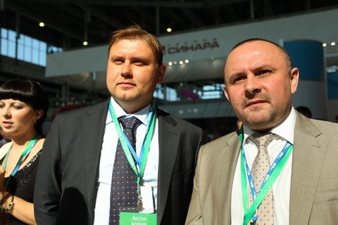 Денис Щербаков (слева), технический директор, Валерий Величко, директор уральского филиала МегаФон.