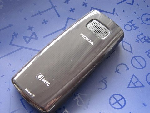 Телефон Nokia X1.