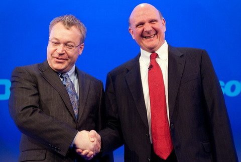 Исполнительный директор Nokia Стивен Элоп и глава Microsoft Стив Балмер.