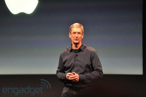 Исполнительный директор Apple Тим Кук представил iPhone пятого поколения - iPhone 4S.