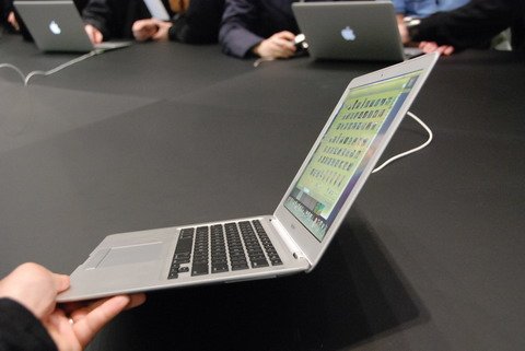 Macbook Air можно считать одним из первых ультрабуков.