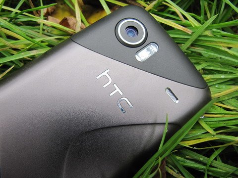 HTC Mozart имеет камеру 8 Мпикс с автофокусом и вспышкой.