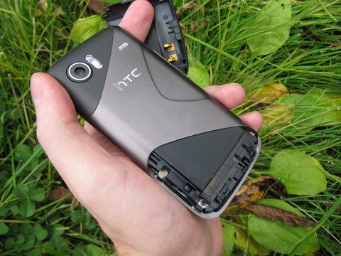 HTC Mozart имеет литий-ионную батарею емкостью 1300 мАч.