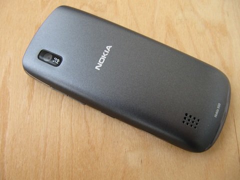 Задняя панель Nokia 300.