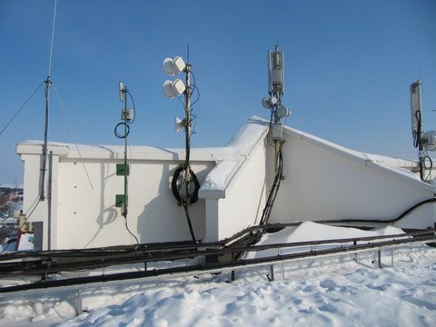 Антенны и оборудование операторов сотовой связи.