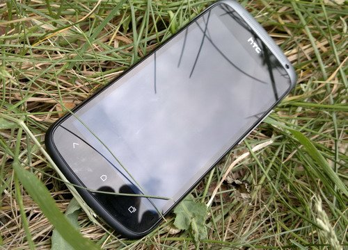 Новый смартфон HTC One S.