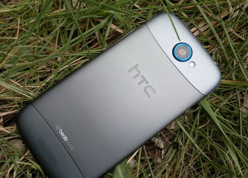 Литой металлический корпус смартфона HTC One S.