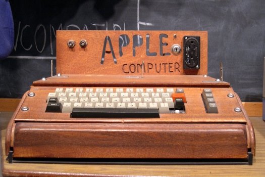 Компьютер Apple I 1976 года.